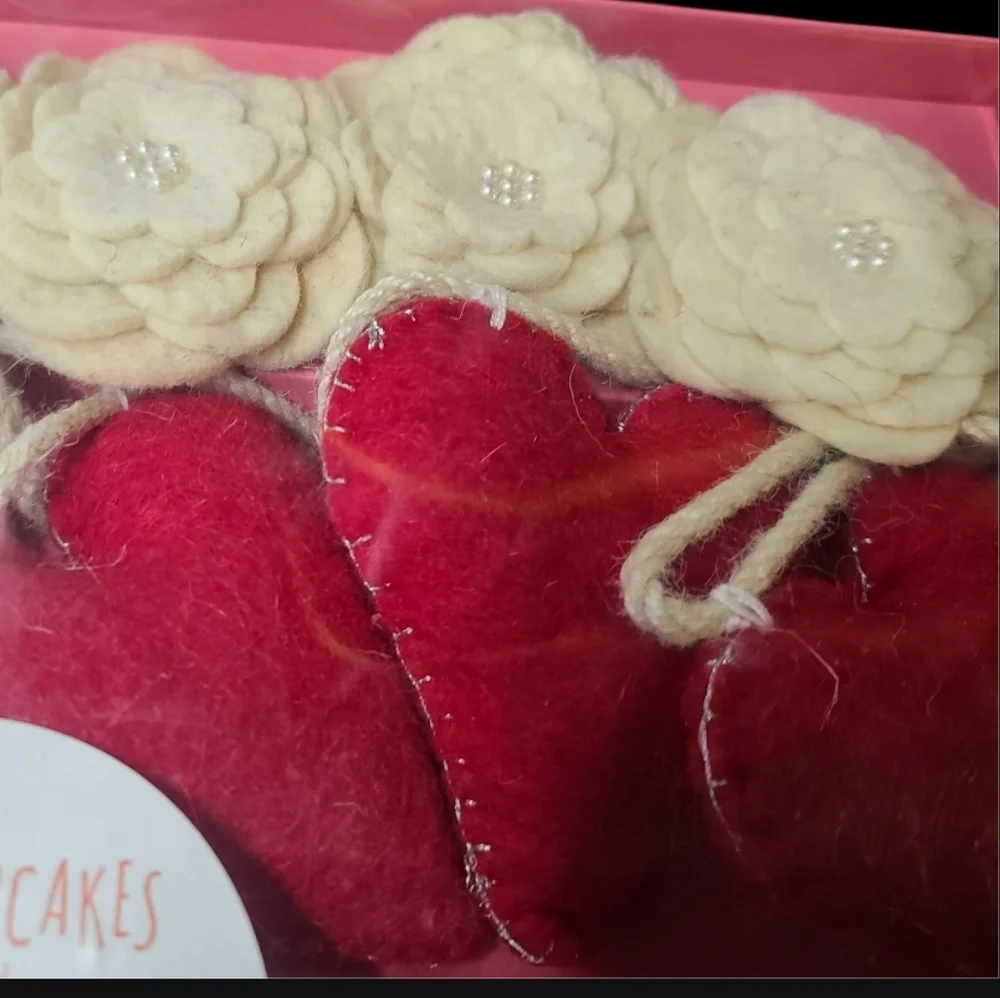 6ft Felt Hearts & Roses Beaded Valentines Day Garland Decor Love & Cupcakes New